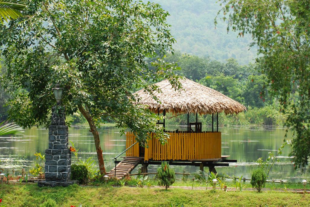 Soma Birds Lagoon Hotel Kotamangalam Exterior foto