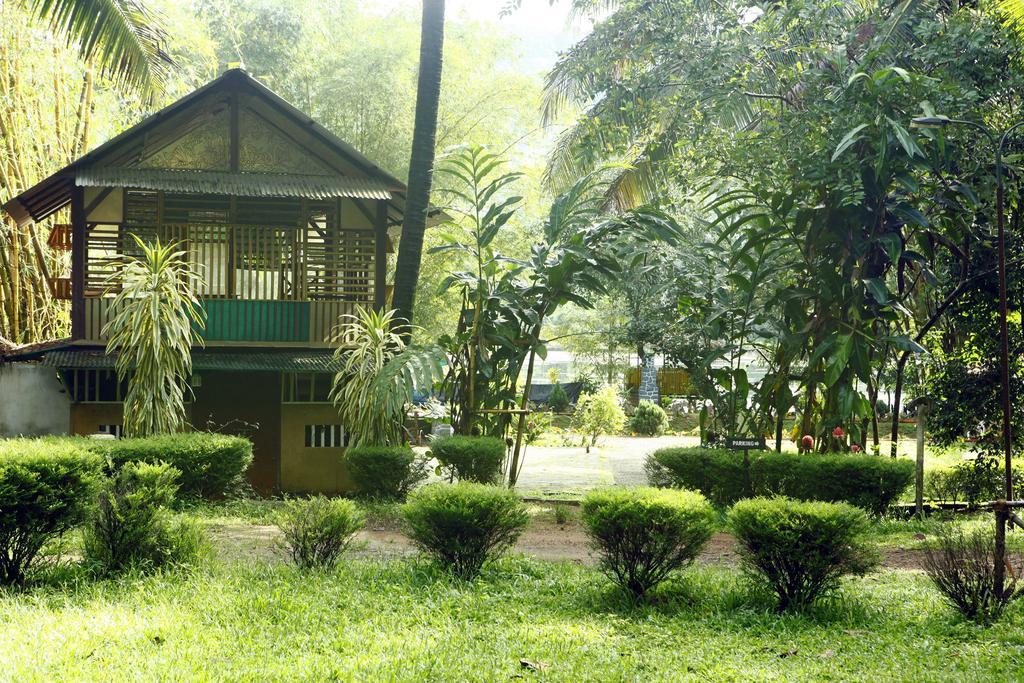 Soma Birds Lagoon Hotel Kotamangalam Exterior foto