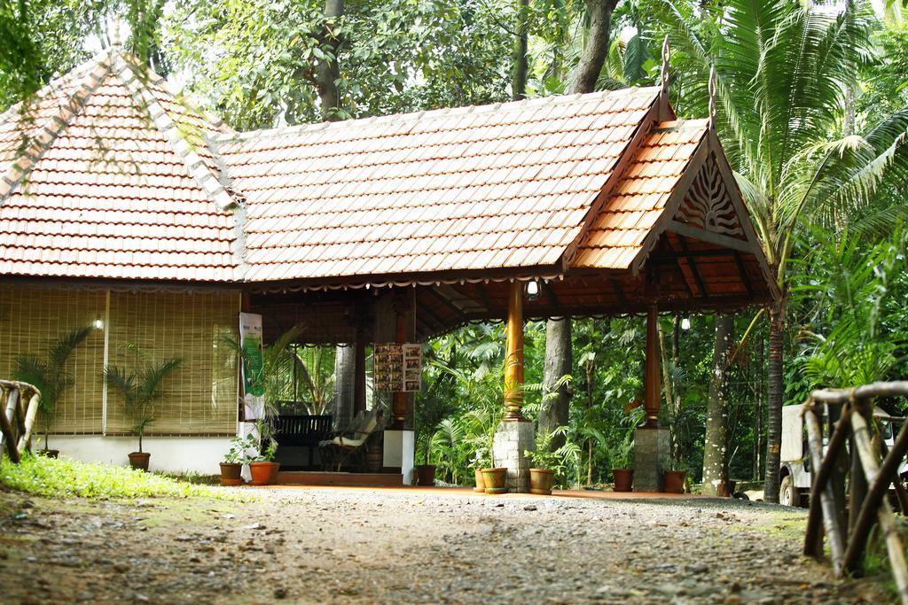 Soma Birds Lagoon Hotel Kotamangalam Exterior foto