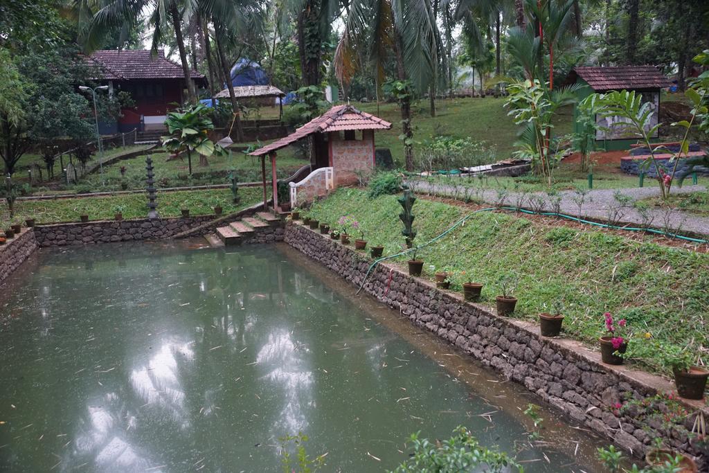 Soma Birds Lagoon Hotel Kotamangalam Exterior foto