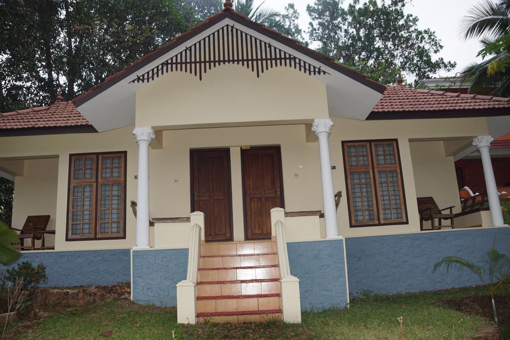 Soma Birds Lagoon Hotel Kotamangalam Exterior foto